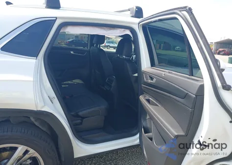 2024 Volkswagen Atlas Cross Sport 2.0T Sel R-Line z USA, uszkodzony, nr VIN 1V2AE2CA5RC227930